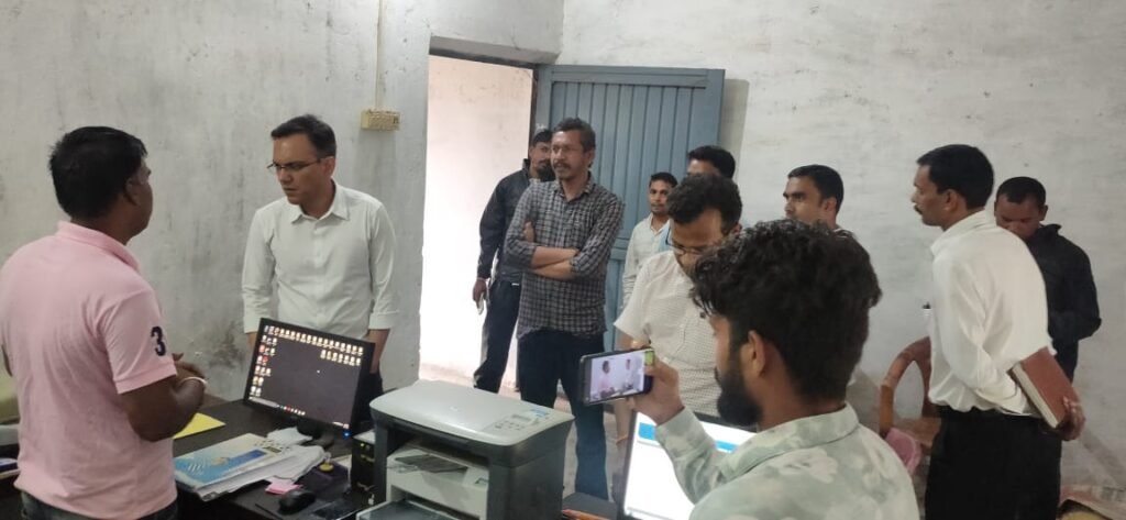 आमजनों की समस्याओं को सुनिए, निराकरण करिए और फील्ड विजिट कीजिए: कलेक्टर सौरभ कुमार .. Kshiti Technologies आमजनों की समस्याओं को सुनिए, निराकरण करिए और फील्ड विजिट कीजिए: कलेक्टर सौरभ कुमार .. Kshiti Technologies