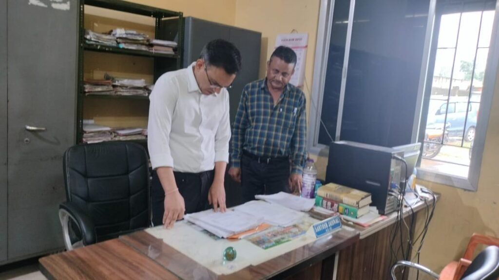 आमजनों की समस्याओं को सुनिए, निराकरण करिए और फील्ड विजिट कीजिए: कलेक्टर सौरभ कुमार .. Kshiti Technologies आमजनों की समस्याओं को सुनिए, निराकरण करिए और फील्ड विजिट कीजिए: कलेक्टर सौरभ कुमार .. Kshiti Technologies