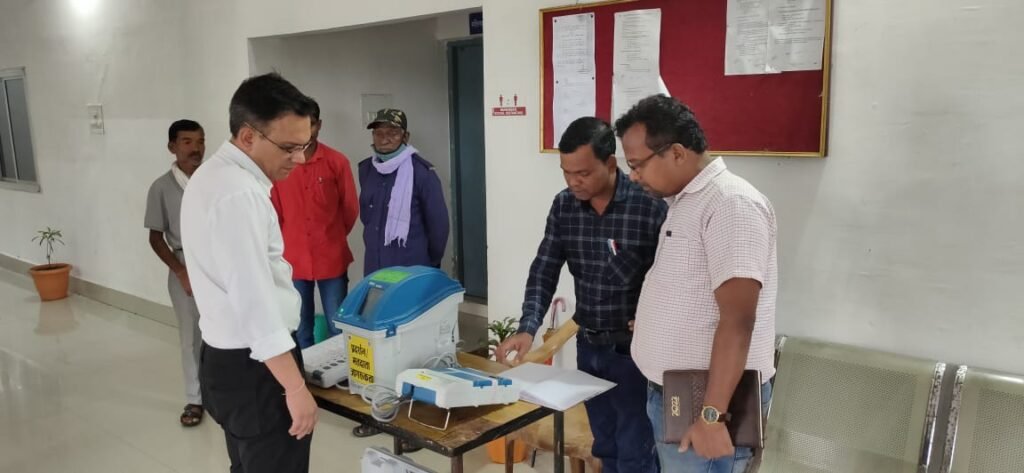 आमजनों की समस्याओं को सुनिए, निराकरण करिए और फील्ड विजिट कीजिए: कलेक्टर सौरभ कुमार .. Kshiti Technologies आमजनों की समस्याओं को सुनिए, निराकरण करिए और फील्ड विजिट कीजिए: कलेक्टर सौरभ कुमार .. Kshiti Technologies