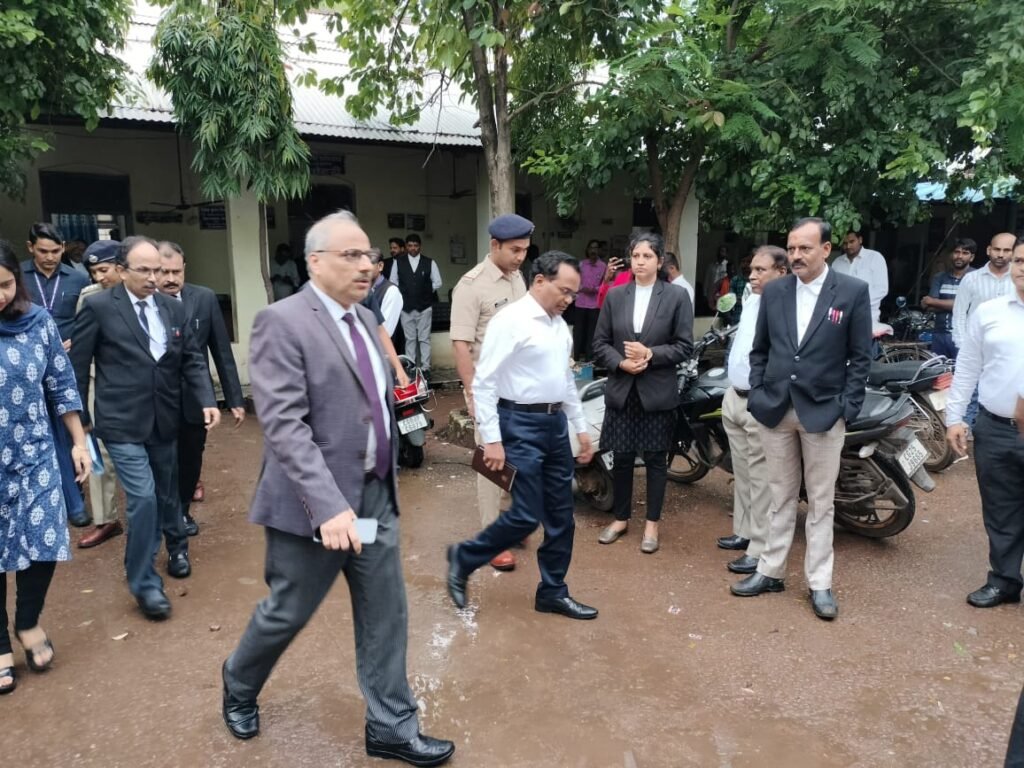 चीफ़ जस्टिस ने किया बेमेतरा जिला कोर्ट का आकस्मिक निरीक्षण .. Kshiti Technologies चीफ़ जस्टिस ने किया बेमेतरा जिला कोर्ट का आकस्मिक निरीक्षण .. Kshiti Technologies