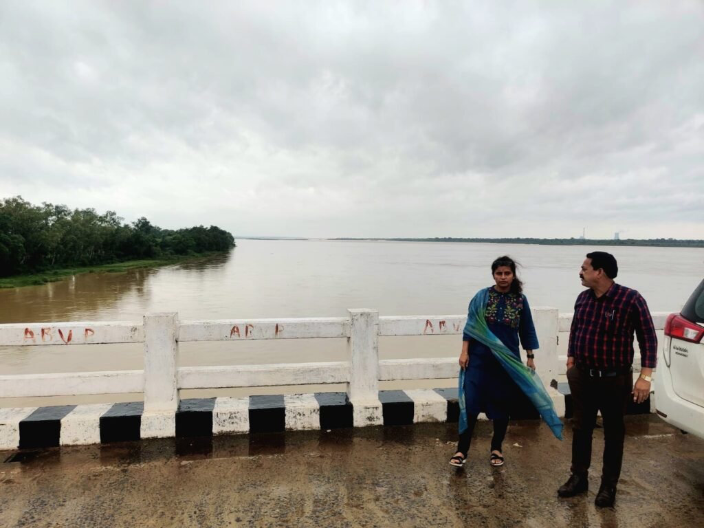 ग्राम गुड़ेली और साल्हेओना स्थित शासकीय विद्यालयों का कलेक्टर डॉ. फरिहा आलम सिद्दीकी ने किया निरीक्षण .. Kshiti Technologies