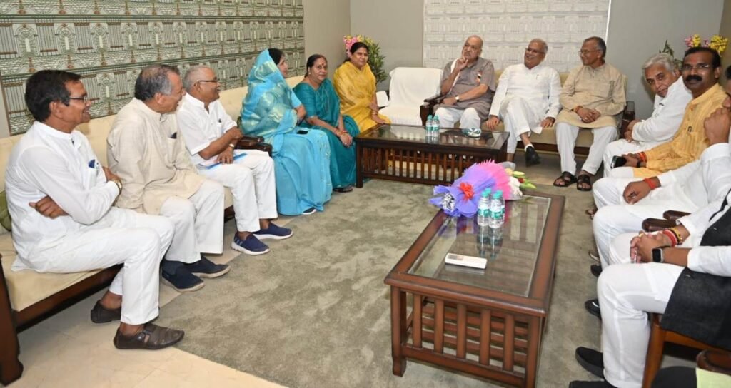 मुख्यमंत्री भूपेश बघेल ने आज गृहमंत्री ताम्रध्वज साहू के निवास पहुंचकर उन्हें जन्मदिन की बधाई व शुभकामनाएं दी .. Kshiti Technologies मुख्यमंत्री भूपेश बघेल ने आज गृहमंत्री ताम्रध्वज साहू के निवास पहुंचकर उन्हें जन्मदिन की बधाई व शुभकामनाएं दी .. Kshiti Technologies