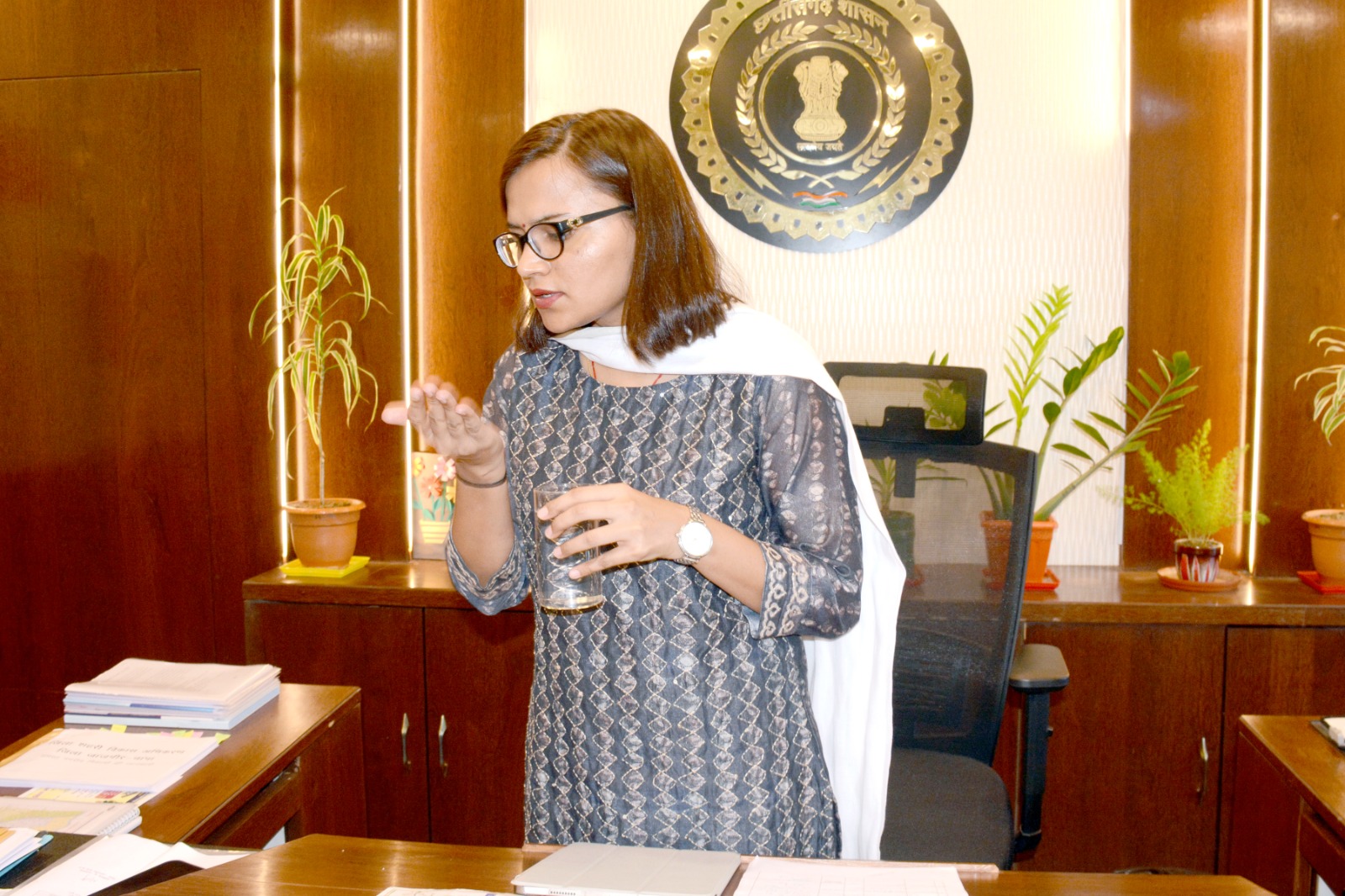 कलेक्टर ऋचा प्रकाश चौधरी ने डी.ई.सी. एवं एलबेंडाजोल की दवा खाकर सामूहिक दवा सेवन तथा राष्ट्रीय कृमि मुक्ति दिवस का किया शुभारंभ .. Kshiti Technologies कलेक्टर ऋचा प्रकाश चौधरी ने डी.ई.सी. एवं एलबेंडाजोल की दवा खाकर सामूहिक दवा सेवन तथा राष्ट्रीय कृमि मुक्ति दिवस का किया शुभारंभ .. Kshiti Technologies