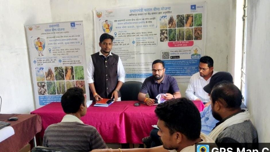 वरिष्ठ कृषि विकास अधिकारी सक्ती ने फसल बीमा जागरूकता रथ को हरी झंडी दिखाकर किया रवाना .. Kshiti Technologies वरिष्ठ कृषि विकास अधिकारी सक्ती ने फसल बीमा जागरूकता रथ को हरी झंडी दिखाकर किया रवाना .. Kshiti Technologies