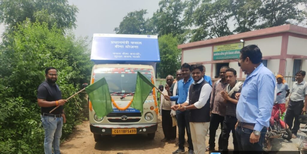 वरिष्ठ कृषि विकास अधिकारी सक्ती ने फसल बीमा जागरूकता रथ को हरी झंडी दिखाकर किया रवाना .. Kshiti Technologies वरिष्ठ कृषि विकास अधिकारी सक्ती ने फसल बीमा जागरूकता रथ को हरी झंडी दिखाकर किया रवाना .. Kshiti Technologies