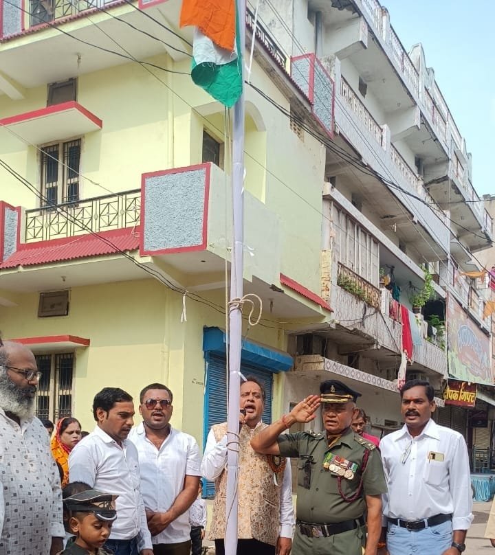 पावन स्थल नवधा चौक में सेना के पूर्व कप्तान चेकराम साहू के द्वारा किया गया ध्वजारोहण .. Kshiti Technologies पावन स्थल नवधा चौक में सेना के पूर्व कप्तान चेकराम साहू के द्वारा किया गया ध्वजारोहण .. Kshiti Technologies