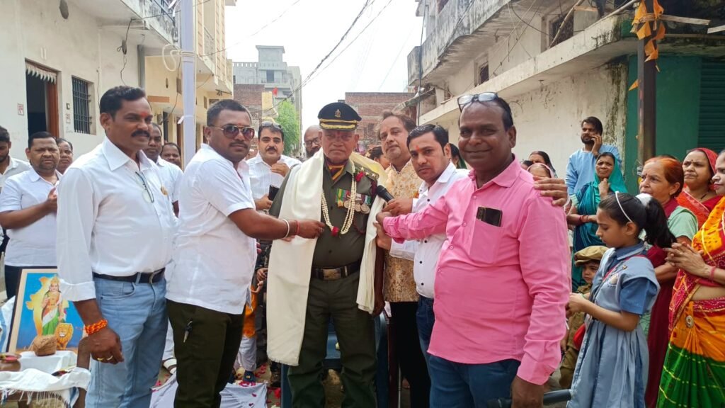 पावन स्थल नवधा चौक में सेना के पूर्व कप्तान चेकराम साहू के द्वारा किया गया ध्वजारोहण .. Kshiti Technologies पावन स्थल नवधा चौक में सेना के पूर्व कप्तान चेकराम साहू के द्वारा किया गया ध्वजारोहण .. Kshiti Technologies