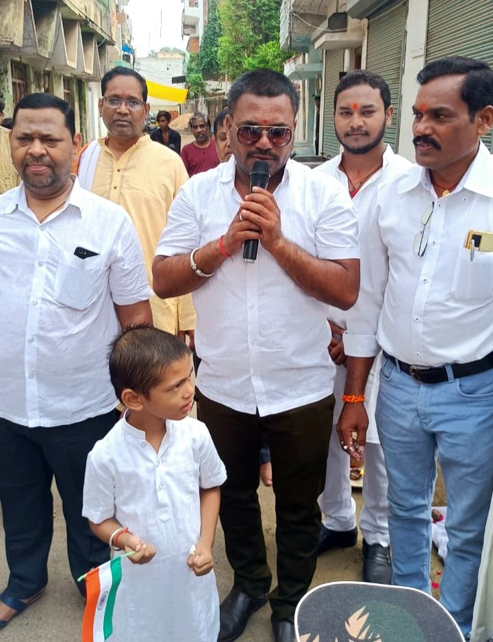 पावन स्थल नवधा चौक में सेना के पूर्व कप्तान चेकराम साहू के द्वारा किया गया ध्वजारोहण .. Kshiti Technologies पावन स्थल नवधा चौक में सेना के पूर्व कप्तान चेकराम साहू के द्वारा किया गया ध्वजारोहण .. Kshiti Technologies