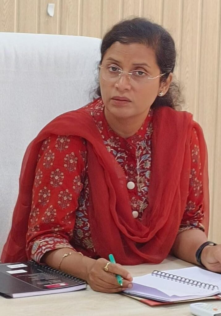 कलेक्टर डॉ. फरिहा आलम सिद्दीकी ने पत्रकारों को अनिवार्य मतदान की शपथ दिलाई .. Kshiti Technologies कलेक्टर डॉ. फरिहा आलम सिद्दीकी ने पत्रकारों को अनिवार्य मतदान की शपथ दिलाई .. Kshiti Technologies