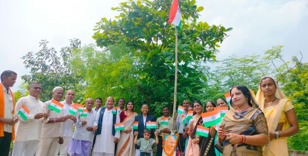 बहेराडीह स्थित वरिष्ठ पत्रकार कुंजबिहारी साहू किसान स्कूल में मेघावी छात्रा श्रीया अग्रवाल ने किया ध्वजारोहण .. Kshiti Technologies बहेराडीह स्थित वरिष्ठ पत्रकार कुंजबिहारी साहू किसान स्कूल में मेघावी छात्रा श्रीया अग्रवाल ने किया ध्वजारोहण .. Kshiti Technologies