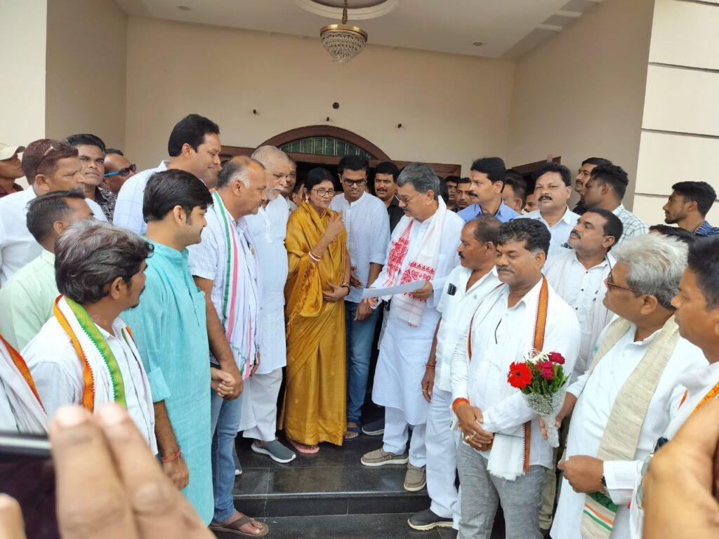कांग्रेस के समर्पित सिपाही के रूप में पहुंचे सक्ती विधानसभा से डॉ. चरणदास महंत ने दिया आवेदन .. Kshiti Technologies कांग्रेस के समर्पित सिपाही के रूप में पहुंचे सक्ती विधानसभा से डॉ. चरणदास महंत ने दिया आवेदन .. Kshiti Technologies