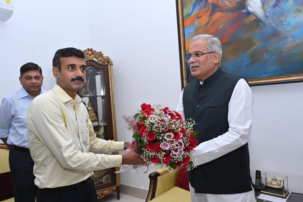 मुख्यमंत्री भूपेश बघेल को आज उनके जन्मदिवस के अवसर पर मुख्यसचिव, डीजीपी, अपर मुख्य सचिव सहित तमाम अधिकारियों ने बधाई एवं शुभकामनाएं दी .. Kshiti Technologies मुख्यमंत्री भूपेश बघेल को आज उनके जन्मदिवस के अवसर पर मुख्यसचिव, डीजीपी, अपर मुख्य सचिव सहित तमाम अधिकारियों ने बधाई एवं शुभकामनाएं दी .. Kshiti Technologies