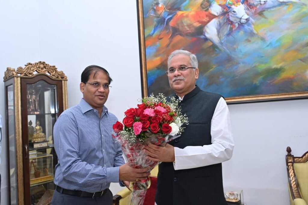 मुख्यमंत्री भूपेश बघेल को आज उनके जन्मदिवस के अवसर पर मुख्यसचिव, डीजीपी, अपर मुख्य सचिव सहित तमाम अधिकारियों ने बधाई एवं शुभकामनाएं दी .. Kshiti Technologies मुख्यमंत्री भूपेश बघेल को आज उनके जन्मदिवस के अवसर पर मुख्यसचिव, डीजीपी, अपर मुख्य सचिव सहित तमाम अधिकारियों ने बधाई एवं शुभकामनाएं दी .. Kshiti Technologies