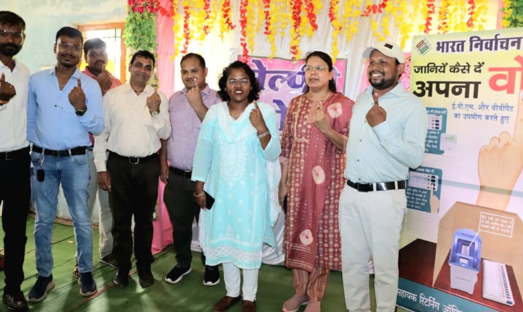 चंद्रपुर विधानसभा के डभरा नगर में मतदाता जागरूकता कार्यक्रम का हुआ आयोजन .. Kshiti Technologies चंद्रपुर विधानसभा के डभरा नगर में मतदाता जागरूकता कार्यक्रम का हुआ आयोजन .. Kshiti Technologies