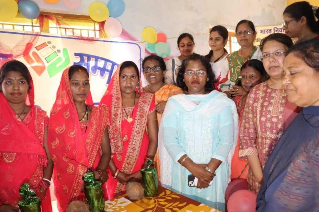 चंद्रपुर विधानसभा के डभरा नगर में मतदाता जागरूकता कार्यक्रम का हुआ आयोजन .. Kshiti Technologies चंद्रपुर विधानसभा के डभरा नगर में मतदाता जागरूकता कार्यक्रम का हुआ आयोजन .. Kshiti Technologies