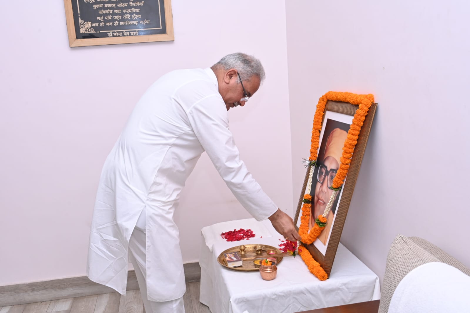 मुख्यमंत्री भूपेश बघेल ने स्वामी आत्मानंद की पुण्यतिथि पर उन्हें किया नमन .. Kshiti Technologies मुख्यमंत्री भूपेश बघेल ने स्वामी आत्मानंद की पुण्यतिथि पर उन्हें किया नमन .. Kshiti Technologies