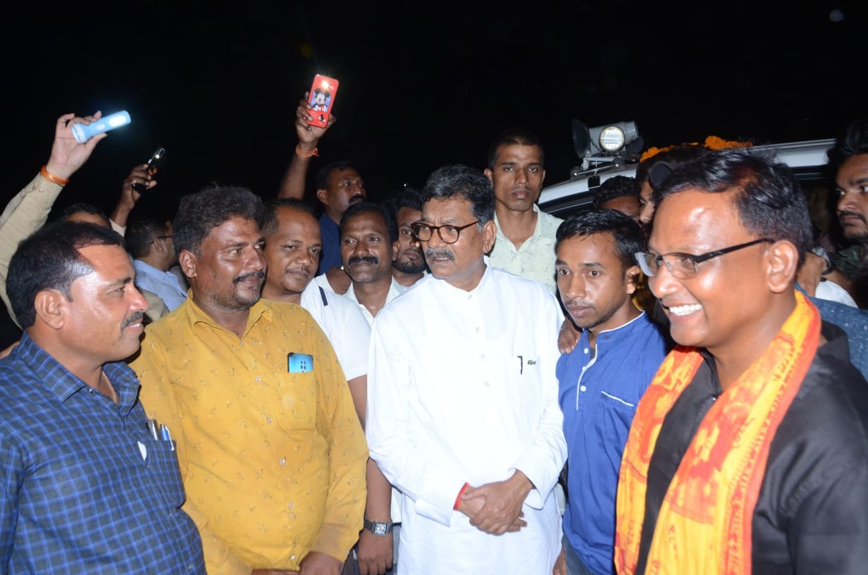 विधानसभा अध्यक्ष एवं सक्ती विधायक डॉ चरणदास महन्त से सक्ती एन एच फुलवारी चौक कंचनपुर में कई समाज के प्रतिनिधियों, सरपंच संघ, जनपद पंचायत सहित विभिन्न क्षेत्रवासियों ने कहा कि हम आपके साथ हैं .. Kshiti Technologies विधानसभा अध्यक्ष एवं सक्ती विधायक डॉ चरणदास महन्त से सक्ती एन एच फुलवारी चौक कंचनपुर में कई समाज के प्रतिनिधियों, सरपंच संघ, जनपद पंचायत सहित विभिन्न क्षेत्रवासियों ने कहा कि हम आपके साथ हैं .. Kshiti Technologies