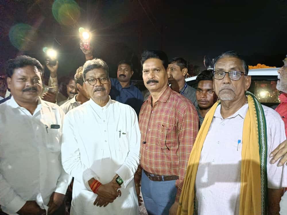विधानसभा अध्यक्ष एवं सक्ती विधायक डॉ चरणदास महन्त से सक्ती एन एच फुलवारी चौक कंचनपुर में कई समाज के प्रतिनिधियों, सरपंच संघ, जनपद पंचायत सहित विभिन्न क्षेत्रवासियों ने कहा कि हम आपके साथ हैं .. Kshiti Technologies विधानसभा अध्यक्ष एवं सक्ती विधायक डॉ चरणदास महन्त से सक्ती एन एच फुलवारी चौक कंचनपुर में कई समाज के प्रतिनिधियों, सरपंच संघ, जनपद पंचायत सहित विभिन्न क्षेत्रवासियों ने कहा कि हम आपके साथ हैं .. Kshiti Technologies