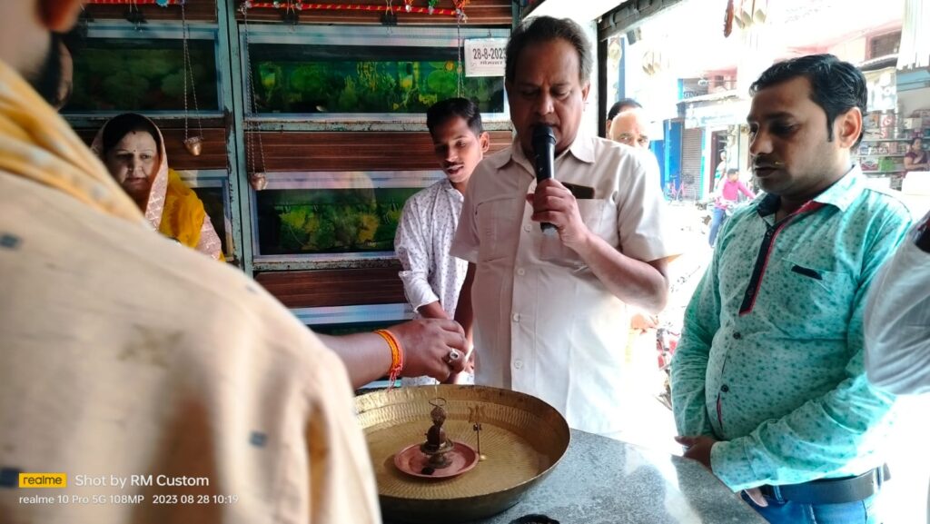 श्रावण मास के अंतिम सोमवार पर स्वुद्भुत मोलीश्वर शिवलिंग का महानदी के पवित्र जल से किया गया अभिषेक .. Kshiti Technologies श्रावण मास के अंतिम सोमवार पर स्वुद्भुत मोलीश्वर शिवलिंग का महानदी के पवित्र जल से किया गया अभिषेक .. Kshiti Technologies