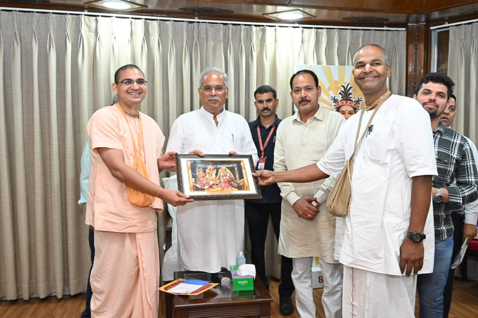 मुख्यमंत्री श्री बघेल को श्रीकृष्ण जन्माष्टमी समारोह में शामिल होने का आमंत्रण .. Kshiti Technologies मुख्यमंत्री श्री बघेल को श्रीकृष्ण जन्माष्टमी समारोह में शामिल होने का आमंत्रण .. Kshiti Technologies