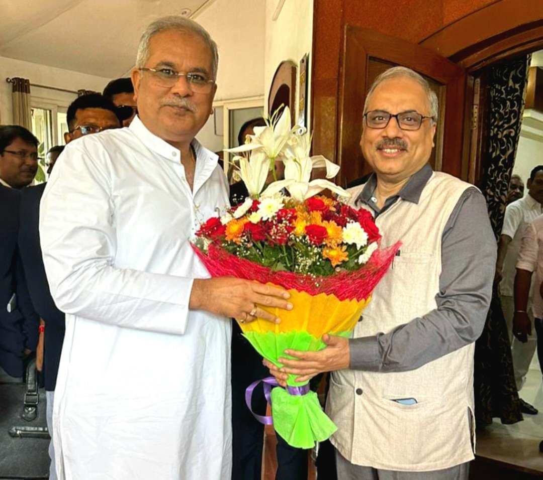 मुख्यमंत्री भूपेश बघेल ने आज राजधानी रायपुर के पहुना में छत्तीसगढ़ उच्च न्यायालय के मुख्य न्यायाधीश रमेश सिन्हा से की सौजन्य मुलाकात .. Kshiti Technologies मुख्यमंत्री भूपेश बघेल ने आज राजधानी रायपुर के पहुना में छत्तीसगढ़ उच्च न्यायालय के मुख्य न्यायाधीश रमेश सिन्हा से की सौजन्य मुलाकात .. Kshiti Technologies