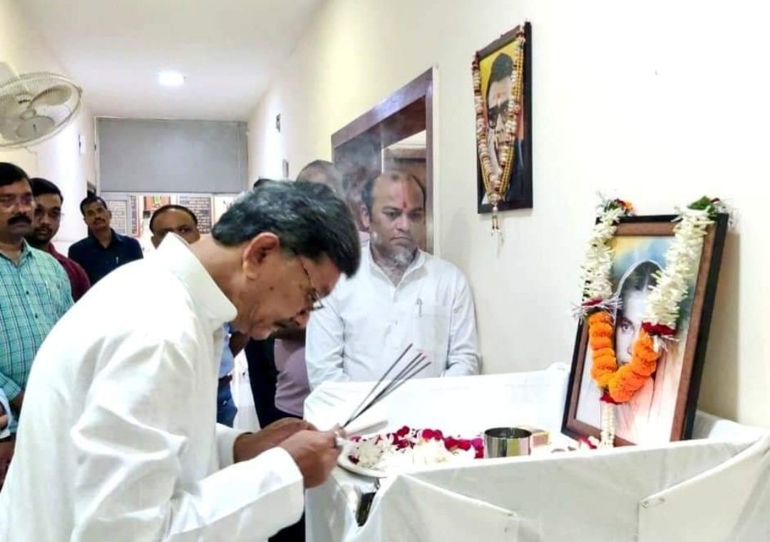 विधानसभा अध्यक्ष डॉ. चरणदास महंत ने आज ममतामयी मिनीमाता की पुण्यतिथि पर उन्हें श्रद्धा सुमन अर्पित कर किया नमन .. Kshiti Technologies विधानसभा अध्यक्ष डॉ. चरणदास महंत ने आज ममतामयी मिनीमाता की पुण्यतिथि पर उन्हें श्रद्धा सुमन अर्पित कर किया नमन .. Kshiti Technologies