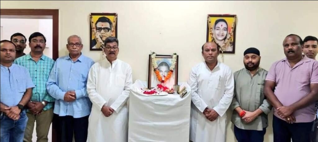 विधानसभा अध्यक्ष डॉ. चरणदास महंत ने आज ममतामयी मिनीमाता की पुण्यतिथि पर उन्हें श्रद्धा सुमन अर्पित कर किया नमन .. Kshiti Technologies विधानसभा अध्यक्ष डॉ. चरणदास महंत ने आज ममतामयी मिनीमाता की पुण्यतिथि पर उन्हें श्रद्धा सुमन अर्पित कर किया नमन .. Kshiti Technologies