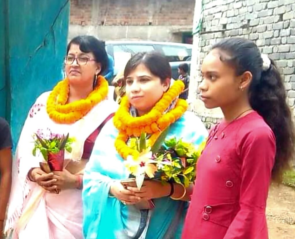 चंद्रपुर विधानसभा के ग्रामीण क्षेत्रों में संयोगिता युद्धवीर सिंह जूदेव के साथ रामकुमार गवेल एवं श्रीमती गीता गवेल का जनसंपर्क अभियान जारी .. Kshiti Technologies