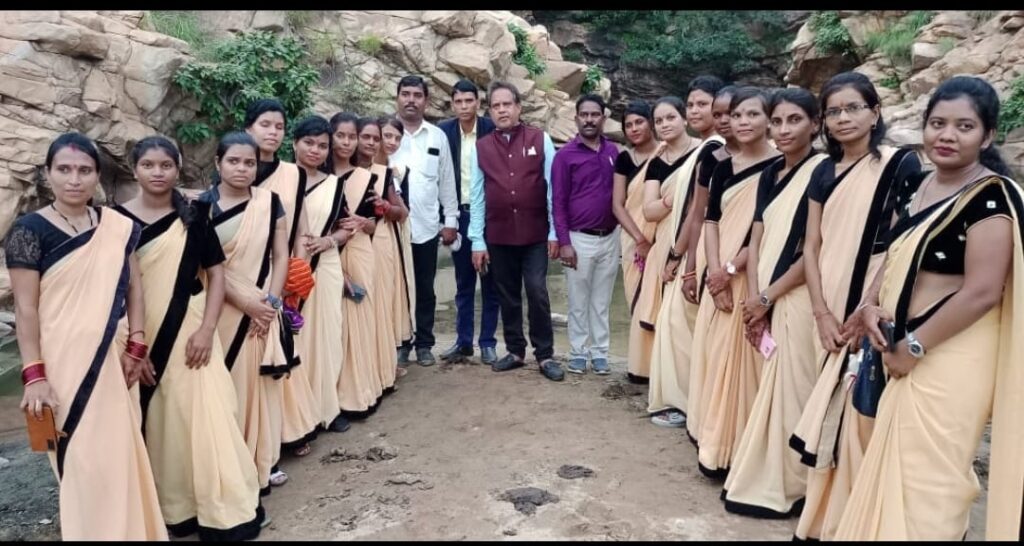 छत्तीसगढ़ राज्य अशासकीय विद्यालय प्रबंधक कल्याण संघ ने ऋषभतीर्थ में शिक्षक प्रशिक्षण कार्यशाला के साथ वन भ्रमण व सहभोज का लिया आनंद .. Kshiti Technologies छत्तीसगढ़ राज्य अशासकीय विद्यालय प्रबंधक कल्याण संघ ने ऋषभतीर्थ में शिक्षक प्रशिक्षण कार्यशाला के साथ वन भ्रमण व सहभोज का लिया आनंद .. Kshiti Technologies