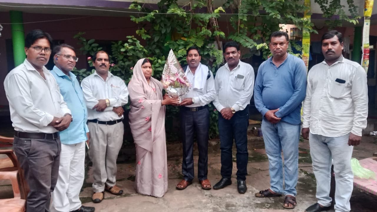 प्रगतिशील छत्तीसगढ़ सतनामी समाज के पदाधिकारियों ने शिक्षक श्याम लाल सितारे का किया सम्मान .. Kshiti Technologies प्रगतिशील छत्तीसगढ़ सतनामी समाज के पदाधिकारियों ने शिक्षक श्याम लाल सितारे का किया सम्मान .. Kshiti Technologies