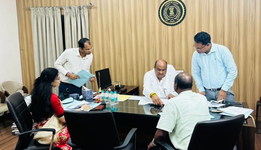 राजस्व मंत्री की अध्यक्षता में अंतर विभागीय समिति की बैठक संपन्न .. Kshiti Technologies राजस्व मंत्री की अध्यक्षता में अंतर विभागीय समिति की बैठक संपन्न .. Kshiti Technologies