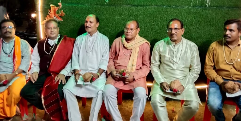 श्री सिद्ध हनुमान मंदिर में १६ वें मंगलवार की महाआरती में सेवानिवृत शिक्षकों के साथ आचार्य मनोज शर्मा हुए शामिल .. Kshiti Technologies श्री सिद्ध हनुमान मंदिर में १६ वें मंगलवार की महाआरती में सेवानिवृत शिक्षकों के साथ आचार्य मनोज शर्मा हुए शामिल .. Kshiti Technologies