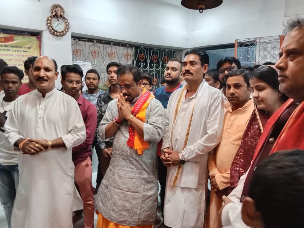 श्री सिद्ध हनुमान मंदिर में १६ वें मंगलवार की महाआरती में सेवानिवृत शिक्षकों के साथ आचार्य मनोज शर्मा हुए शामिल .. Kshiti Technologies श्री सिद्ध हनुमान मंदिर में १६ वें मंगलवार की महाआरती में सेवानिवृत शिक्षकों के साथ आचार्य मनोज शर्मा हुए शामिल .. Kshiti Technologies