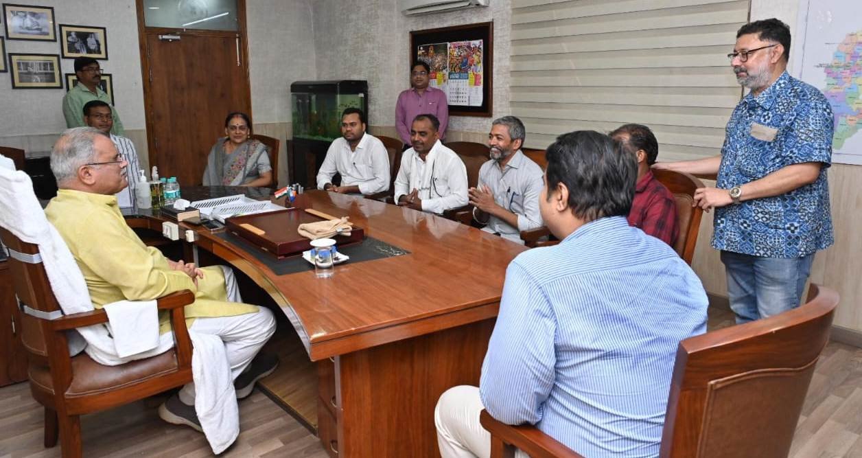 मुख्यमंत्री विशेष स्वास्थ्य सहायता योजना से लाभान्वित हितग्राहियों ने मुख्यमंत्री से की मुलाकात .. Kshiti Technologies मुख्यमंत्री विशेष स्वास्थ्य सहायता योजना से लाभान्वित हितग्राहियों ने मुख्यमंत्री से की मुलाकात .. Kshiti Technologies