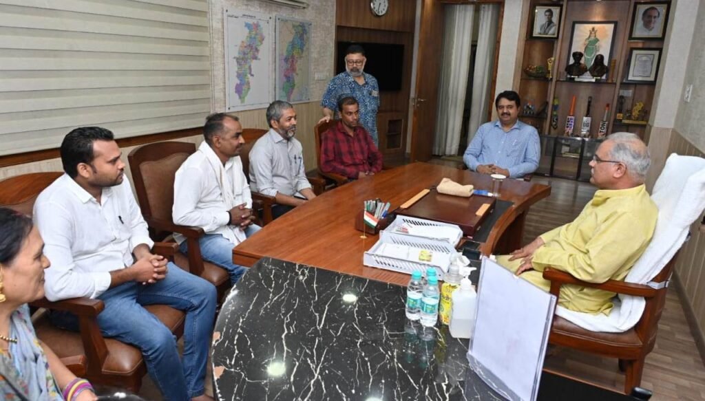मुख्यमंत्री विशेष स्वास्थ्य सहायता योजना से लाभान्वित हितग्राहियों ने मुख्यमंत्री से की मुलाकात .. Kshiti Technologies मुख्यमंत्री विशेष स्वास्थ्य सहायता योजना से लाभान्वित हितग्राहियों ने मुख्यमंत्री से की मुलाकात .. Kshiti Technologies