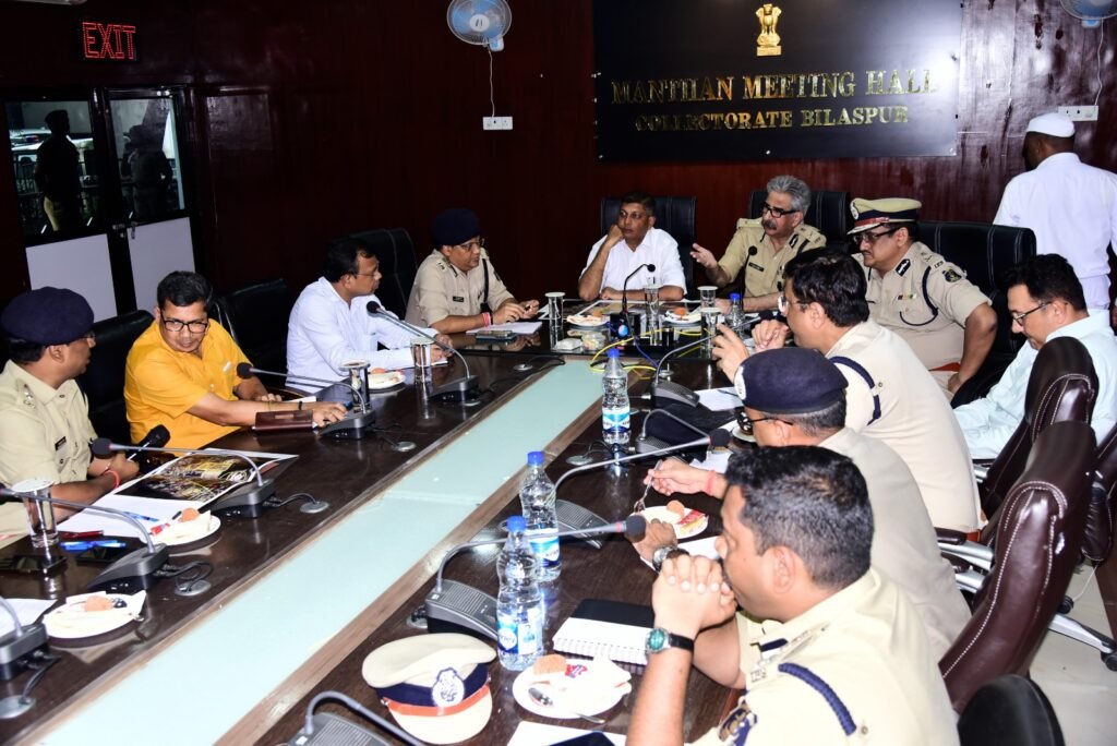 मुख्य सचिव एवं डीजीपी ने प्रशासन व पुलिस के वरिष्ठ अधिकारियों की बैठक लेकर प्रधानमंत्री नरेंद्र मोदी के प्रस्तावित कार्यक्रम के मद्देनजर सुरक्षा एवं अन्य तैयारियों की समीक्षा की .. Kshiti Technologies मुख्य सचिव एवं डीजीपी ने प्रशासन व पुलिस के वरिष्ठ अधिकारियों की बैठक लेकर प्रधानमंत्री नरेंद्र मोदी के प्रस्तावित कार्यक्रम के मद्देनजर सुरक्षा एवं अन्य तैयारियों की समीक्षा की .. Kshiti Technologies