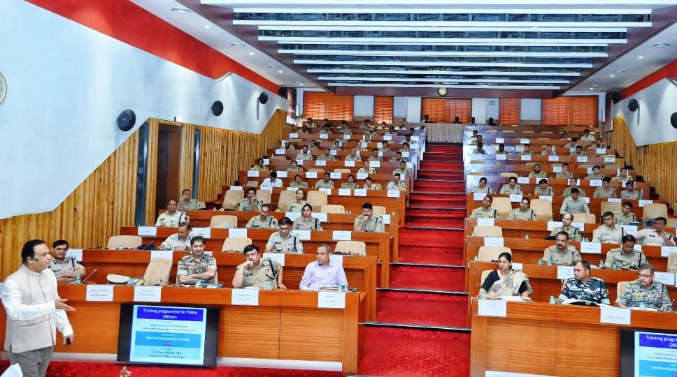 राज्य के वरिष्ठ पुलिस अधिकारियों का एक दिवसीय प्रशिक्षण संपन्न .. Kshiti Technologies राज्य के वरिष्ठ पुलिस अधिकारियों का एक दिवसीय प्रशिक्षण संपन्न .. Kshiti Technologies