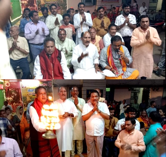 श्री सिद्ध हनुमान मंदिर में १६ वें मंगलवार की महाआरती में सेवानिवृत शिक्षकों के साथ आचार्य मनोज शर्मा हुए शामिल .. Kshiti Technologies श्री सिद्ध हनुमान मंदिर में १६ वें मंगलवार की महाआरती में सेवानिवृत शिक्षकों के साथ आचार्य मनोज शर्मा हुए शामिल .. Kshiti Technologies