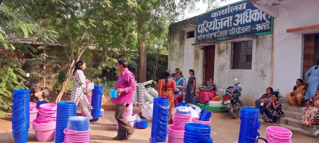 परियोजना कार्यालय सक्ती में आदर्श आचार संहिता की खुलेआम उड़ाई जा रही है धज्जियां .. Kshiti Technologies परियोजना कार्यालय सक्ती में आदर्श आचार संहिता की खुलेआम उड़ाई जा रही है धज्जियां .. Kshiti Technologies