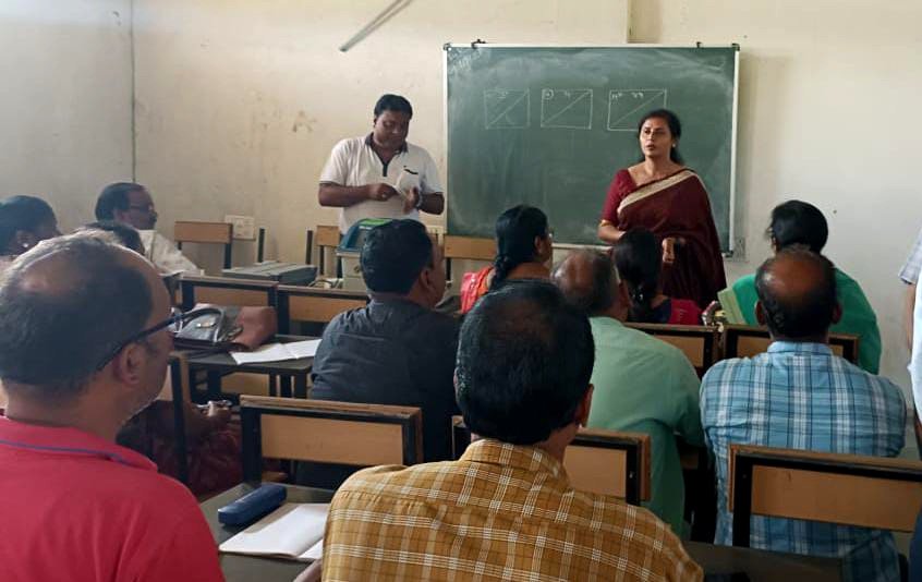 कलेक्टर डॉ. फरिहा आलम सिद्दीकी ने निर्वाचन प्रशिक्षण का किया आकस्मिक निरीक्षण .. Kshiti Technologies