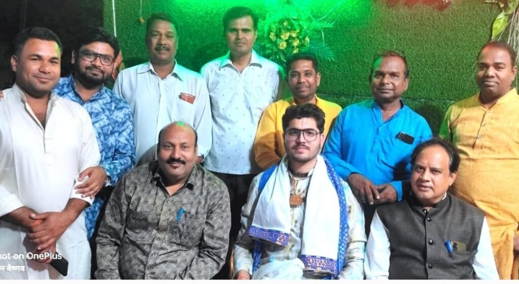 श्री सिद्ध हनुमान मंदिर में २३वें मंगलवार को विजयादशमी की महाआरती में पंडित रामकृष्ण दुबे के साथ संघ परिवार हुआ शामिल .. Kshiti Technologies श्री सिद्ध हनुमान मंदिर में २३वें मंगलवार को विजयादशमी की महाआरती में पंडित रामकृष्ण दुबे के साथ संघ परिवार हुआ शामिल .. Kshiti Technologies