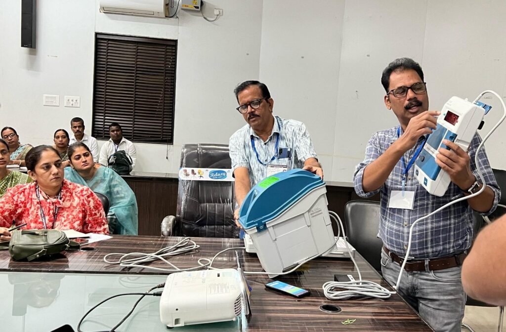 मास्टर ट्रेनर्स अपने दायित्वों का निष्पक्षता से करें निर्वहन-कलेक्टर श्री गोयल .. Kshiti Technologies मास्टर ट्रेनर्स अपने दायित्वों का निष्पक्षता से करें निर्वहन-कलेक्टर श्री गोयल .. Kshiti Technologies