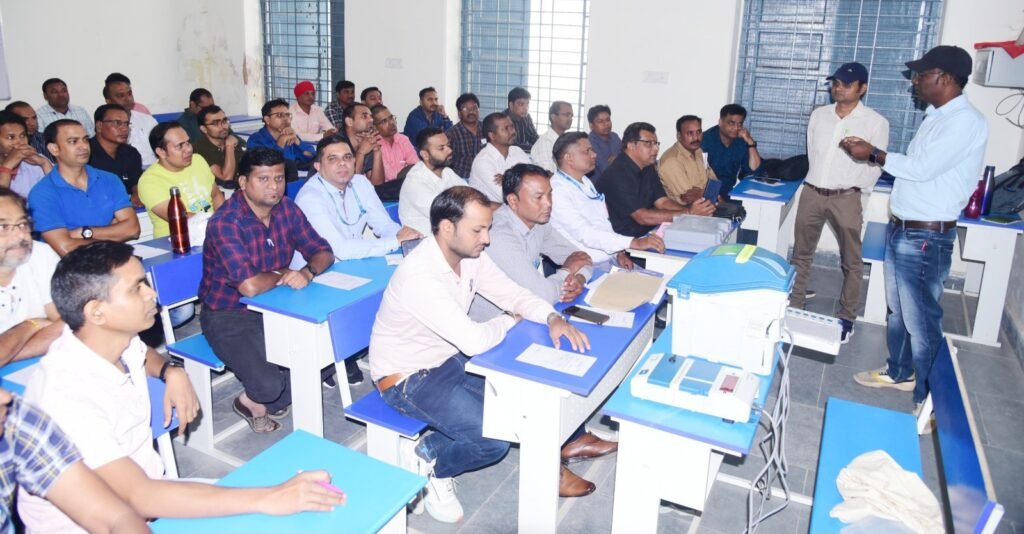 मतदान केंद्र में चुनाव प्रक्रिया पर पैनी निगाह रखेंगे माइक्रो ऑब्जर्वर .. Kshiti Technologies मतदान केंद्र में चुनाव प्रक्रिया पर पैनी निगाह रखेंगे माइक्रो ऑब्जर्वर .. Kshiti Technologies