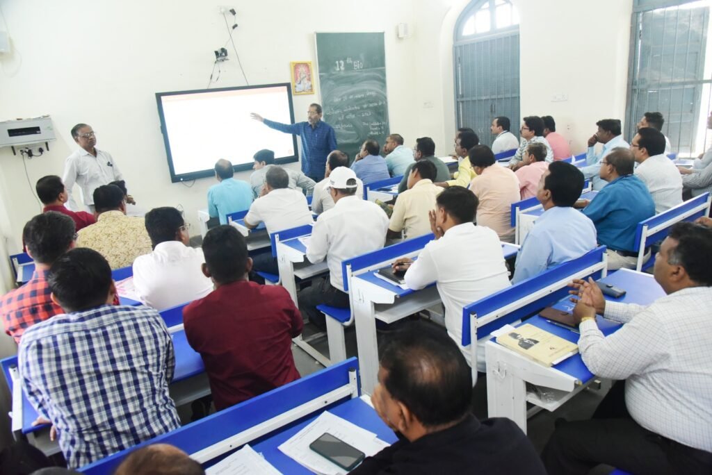 मतदान केंद्र में चुनाव प्रक्रिया पर पैनी निगाह रखेंगे माइक्रो ऑब्जर्वर .. Kshiti Technologies मतदान केंद्र में चुनाव प्रक्रिया पर पैनी निगाह रखेंगे माइक्रो ऑब्जर्वर .. Kshiti Technologies