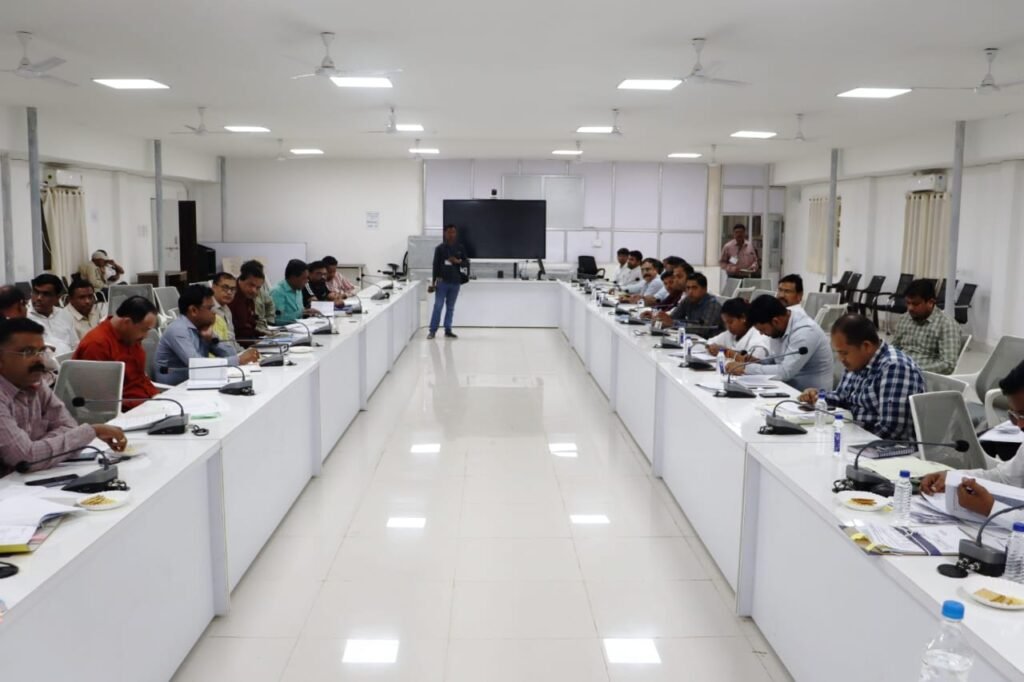 सामान्य प्रेक्षक, पुलिस प्रेक्षक और व्यय प्रेक्षक ने निर्वाचन कार्य से सम्बद्ध सभी नोडल और सेक्टर अधिकारियों की ली बैठक .. Kshiti Technologies सामान्य प्रेक्षक, पुलिस प्रेक्षक और व्यय प्रेक्षक ने निर्वाचन कार्य से सम्बद्ध सभी नोडल और सेक्टर अधिकारियों की ली बैठक .. Kshiti Technologies