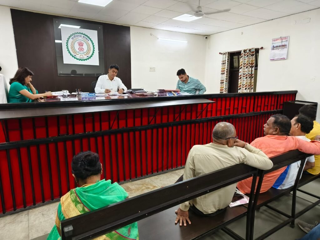 नामांकन पत्रों की संवीक्षा: खरसिया से 2 एवं रायगढ़ से 1 नामांकन अवैध पाये गये .. Kshiti Technologies नामांकन पत्रों की संवीक्षा: खरसिया से 2 एवं रायगढ़ से 1 नामांकन अवैध पाये गये .. Kshiti Technologies