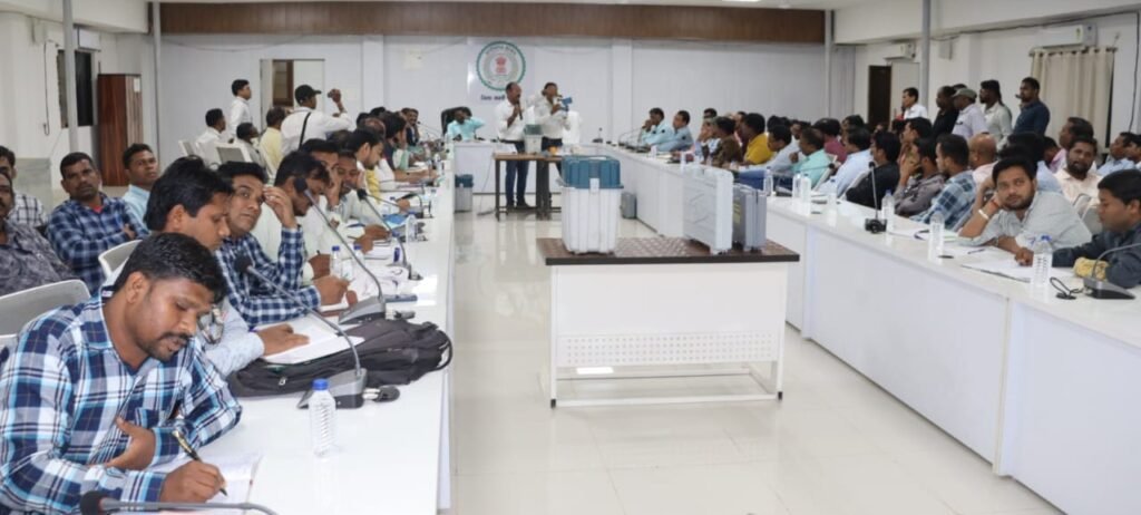 विधानसभा निर्वाचन - 2023 - ई.व्ही.एम एवं वीवीपैट मशीनों की कमीशनिंग कार्य का दिया गया प्रशिक्षण .. Kshiti Technologies विधानसभा निर्वाचन - 2023 - ई.व्ही.एम एवं वीवीपैट मशीनों की कमीशनिंग कार्य का दिया गया प्रशिक्षण .. Kshiti Technologies