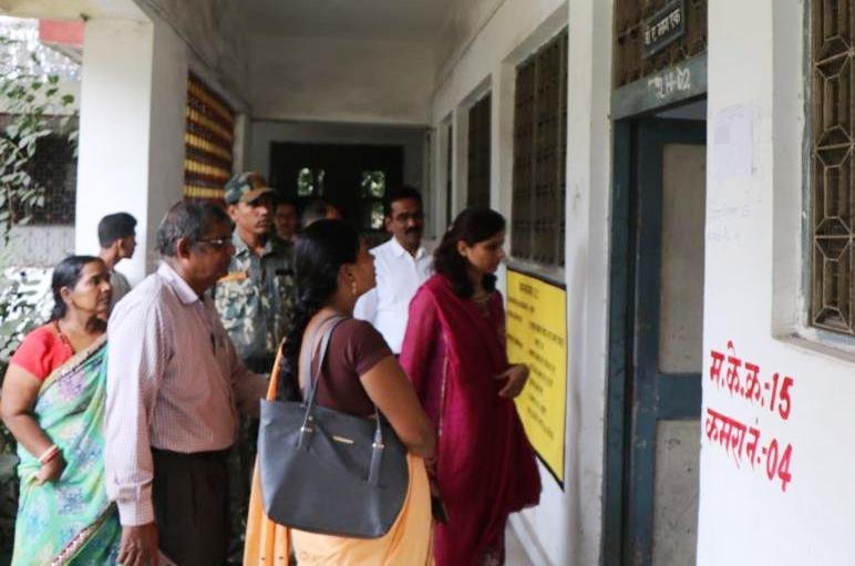 जनरल ऑब्जर्वर डॉ.रूपांजलि कार्तिक ने शहर के मतदान केन्द्र का किया निरीक्षण, व्यवस्थाओं की ली जानकारी .. Kshiti Technologies जनरल ऑब्जर्वर डॉ.रूपांजलि कार्तिक ने शहर के मतदान केन्द्र का किया निरीक्षण, व्यवस्थाओं की ली जानकारी .. Kshiti Technologies
