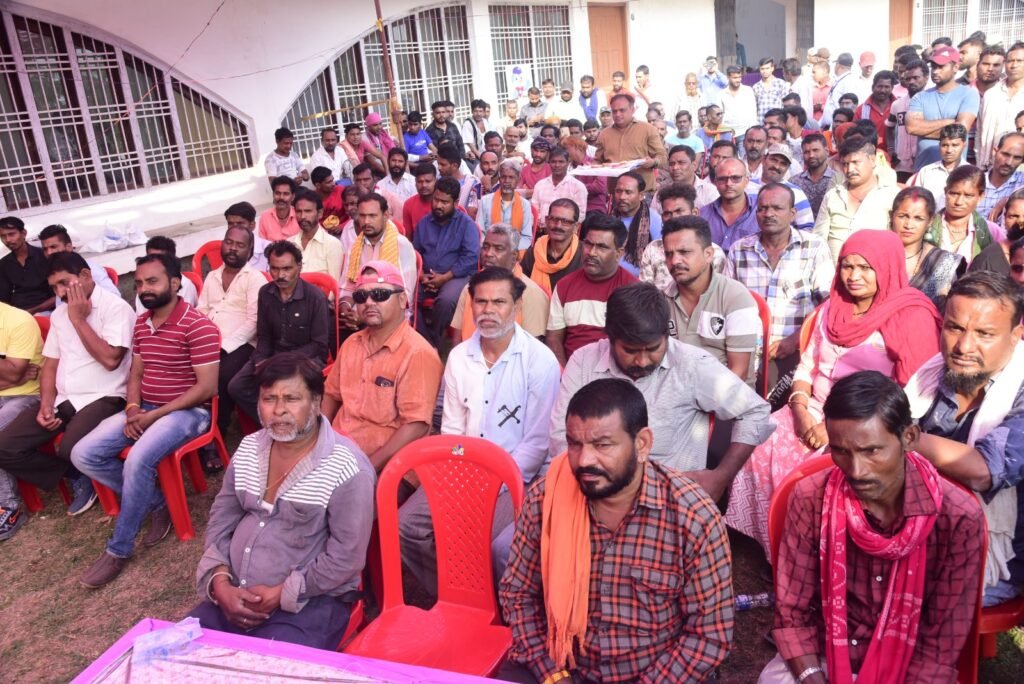 जिला ऑटो संघ के सदस्यों ने ली शत-प्रतिशत मतदान की शपथ, बनाए गए स्वीप के दूत .. Kshiti Technologies जिला ऑटो संघ के सदस्यों ने ली शत-प्रतिशत मतदान की शपथ, बनाए गए स्वीप के दूत .. Kshiti Technologies
