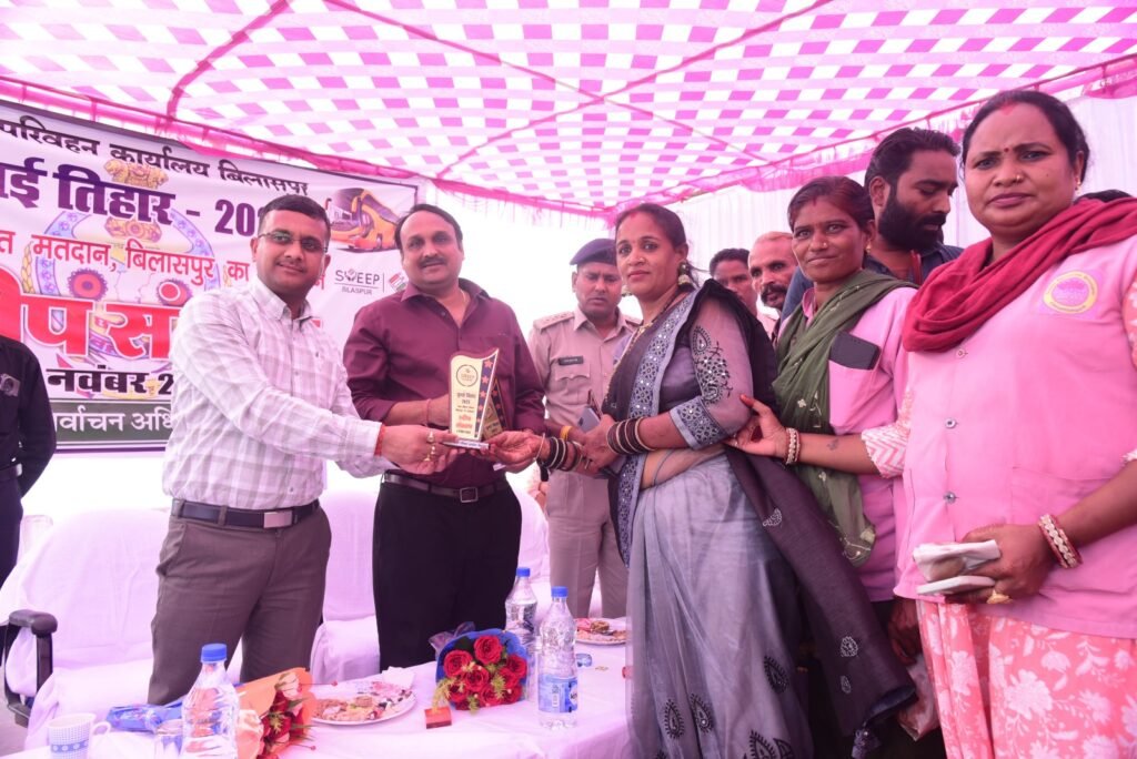 जिला ऑटो संघ के सदस्यों ने ली शत-प्रतिशत मतदान की शपथ, बनाए गए स्वीप के दूत .. Kshiti Technologies जिला ऑटो संघ के सदस्यों ने ली शत-प्रतिशत मतदान की शपथ, बनाए गए स्वीप के दूत .. Kshiti Technologies